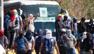 Normalistas tomaron ayer autobuses e hicieron bloqueos en  Chilpancingo.