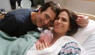Karla Souza comparte las primeras fotos de su tercera hija tras dar a luz.