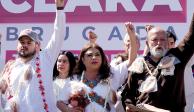 La candidata a Jefa de Gobierno de SHH, Clara Brugada, ayer, ante simpatizantes reunidos en Tlatelolco.