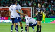 Jugadores del Puebla después de una derrota en el campeonato.