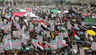 Manifestantes muestran su solidaridad con los palestinos en la Franja de Gaza, en Saná, Yemen, ayer.