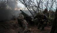 Militares disparan un obús hacia las tropas rusas,  en la región de Donetsk, Ucrania, ayer.<br>*Esta columna expresa el punto de vista de su autor, no necesariamente de La Razón.<br>