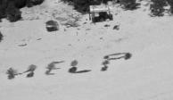 Marinos quedan varados; logran rescatarlos porque escribieron 'HELP' en la arena