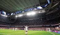 Jude Bellingham festeja su gol en el Bernabéu, ayer.