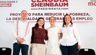 La abanderada presidencial de la 4T (3a de izq. a der.) acompañada de la candidata por la gubernatura de Veracruz (der.), ayer, en Tuxpan.