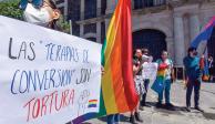 Integrantes  de la comunidad LGBT en una protesta afuera del Congreso del Edomex el 20 de octubre de 2020.