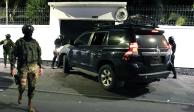 La policía ecuatoriana irrumpió en la Embajada de México, el 5 de abril
