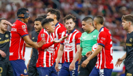 Chivas tendrá una dura baja tras un fuerte reclamo al árbitro Oscar Mejía