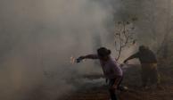 Habitantes de Valle de Bravo se sumaron a las acciones para apagar el fuego.