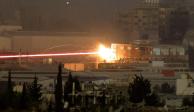 Un misil impacta contra una casa en el norte de Gaza, en medio del actual conflicto entre Israel y el grupo islamista palestino Hamás, visto desde Israel.
