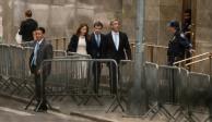 El exabogado Michael Cohen (corbata azul claro) al salir del Tribunal de Manhattan.