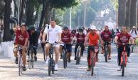 Alejandro Armenta promueve el deporte como política de Estado en una rodada ciclista en Puebla.
