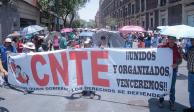 Maestros de la CNTE marcharon ayer en el Zócalo de la CDMX.