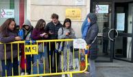 El voto en Madrid registra gran afluencia de mexicanos en la Embajada en España.