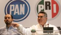 Los dirigentes del PAN (izq.) y del PRI en conferencia de prensa, en abril pasado.