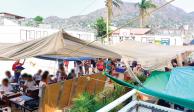 Ante el calor, jóvenes de Acapulco toman clases fuera, en imagen de archivo.