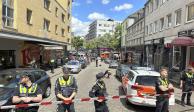 Agentes de la policía acordonan una zona cerca de Reeperbahn, Hamburgo, Alemania