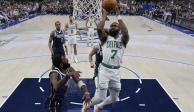 Jaylen Brown en una de sus clavadas el pasado viernes en Dallas.