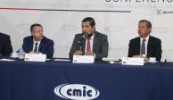 El Presidente de la CMIC, Luis Méndez (centro), ayer en conferencia.
