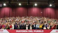 Claudia Sheinbaum (centro) durante la reunión con legisladores electos de la 4T, ayer.