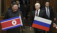 Kim Jong-Un (izq.) y Vladimir Putin, durante su reunión en Norcorea, ayer.