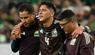 Edson Álvarez sale lesionado en un juego de México en la Copa América