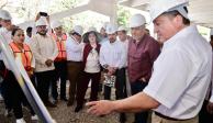 El gobernador Alfredo Ramírez Bedolla recorre avances de la obra del hospital acompañado de Zoé Robledo