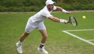 El tenista inglés en el entrenamiento de ayer, previo a su posible participación en Wimbledon.