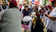 La Gobernadora Delfina Gómez dialoga con afectados por las inundaciones en Chalco.