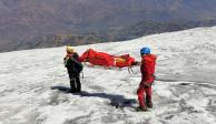 Recuperan cuerpo de alpinista de EU que desapareció hace 22 años en montaña de Perú.