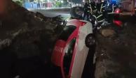 Taxista cae en socavón de más de 4 metros de profundidad en Iztapalapa