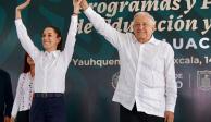 Claudia Sheinbaum y el Presidente Andrés Manuel López Obrador, ayer en Yauhquemehcan, Tlaxcala.