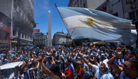 Los aficionados argentinos vuelven a llenar el Obelisco en Buenos Aires, Argentina para festejar el título de la Copa América