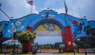 Entrada a Six Flags-México, en Tlalpan, ayer.