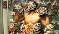 El gladiador presume la colección de máscaras que usa en los eventos en México y Estados Unidos.