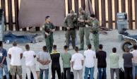 Migrantes fueron detenidos por la Patrulla Fronteriza en Tijuana el 6 de junio.