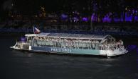 La embarcación de República Checa en el río Sena en la ceremonia inaugural de París 2024.