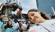 Atletas de judo celebran medalla de plata de Prisca Awiti en el Ángel de la Independencia