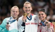 Viyaleta bardzilouskaya (izq.) luce su presea de plata en la Bercy Arena, ayer.