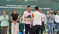 Gobernador Ricardo Gallardo Cardona entrega mochilas a estudiantes de Soledad de Graciano Sánchez.