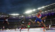 Quincy Hall, ayer, después de cruzar la meta en el Stade de France.