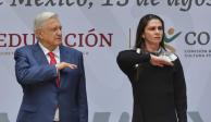 AMLO y  Ana Guevara en el abanderamiento de México para los Juegos Paralímpicos 2024.