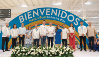 La gobernadora Mara Lezama (azul), ayer en la inauguración de Walmart Supercenter Huayacán.