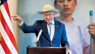 El embajador de EU en México, Ken Salazar,  ayer, en conferencia de prensa.