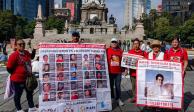 Familiares de ausentes y colectivos marcharon, ayer, del Ángel de la Independencia al Zócalo en el Día Internacional de las Víctimas de Desaparición Forzada.