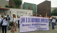 Desde el 3 de septiembre, trabajadores del Poder Judicial bloquean los accesos al recinto legislativo de San Lázaro.