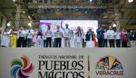 El gobernador Cuitláhuac García Jiménez en el corte de listón del Tianguis Nacional de Pueblos Mágicos en su sexta edición.