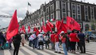 En Toluca, Edomex, maestros de la CNTE marcharon ayer por mejoras educativas.