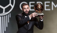 Karim Benzema presume lujoso reloj inspirado en su Balón de Oro