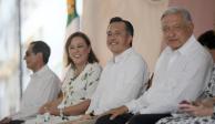 En la imagen, el gobernador de Veracruz, Cuitláhuac García, junto al Presidente López Obrador.